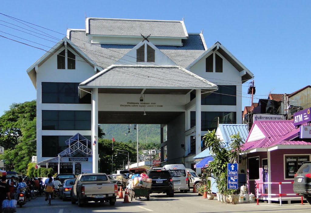 Mae Sai border checkpoints / メーサイの国境検問所 / แม่ข้ามพรมแดนแม่สาย by itagaki