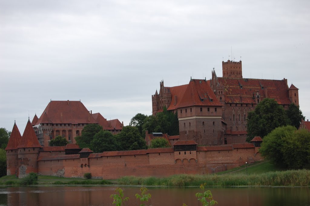 Malbork castle by lenasmartin