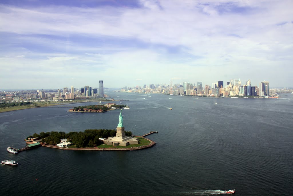 Statue of Liberty & Manhattan View by stalans