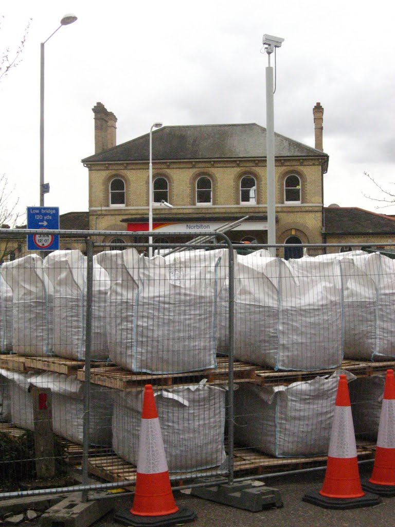 Bridge replacement, Norbiton Station, Kingston upon Thames by Wallaseyan