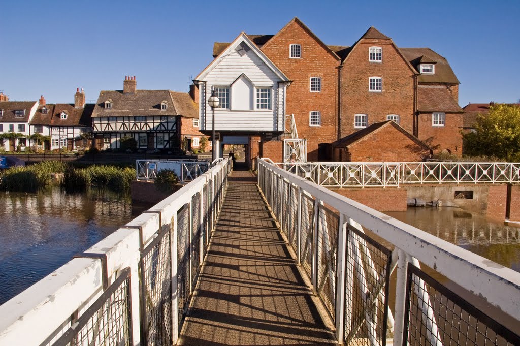 Walkway to Abbey Mill, by back of Avon, Tewkesbury, Gloucestershire by David Bainbridge