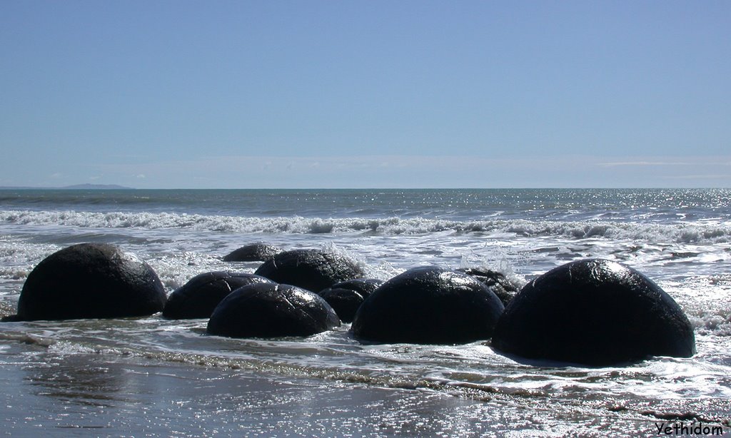 Moeraki Boulders New Zealand by yethidom