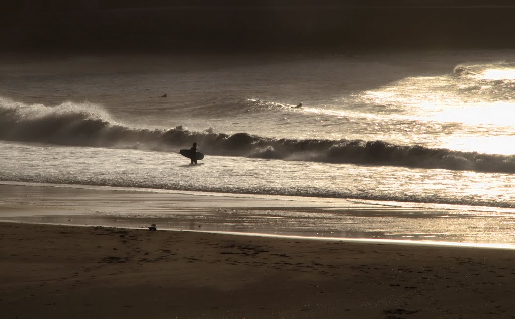 Surfeando by Igor Flores