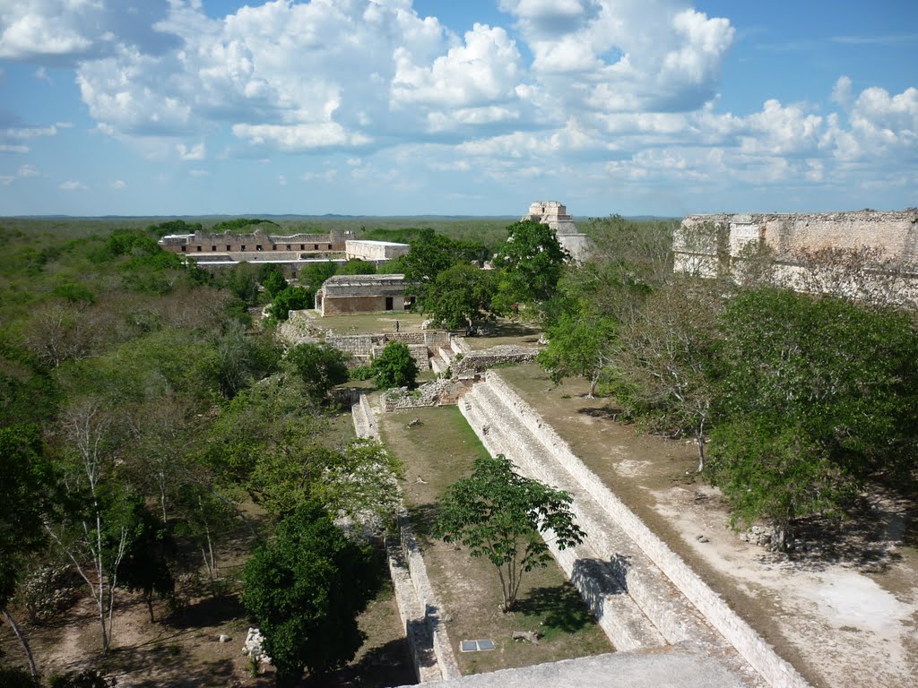 Centro De Uxmal by Harry Alberto Moreno…