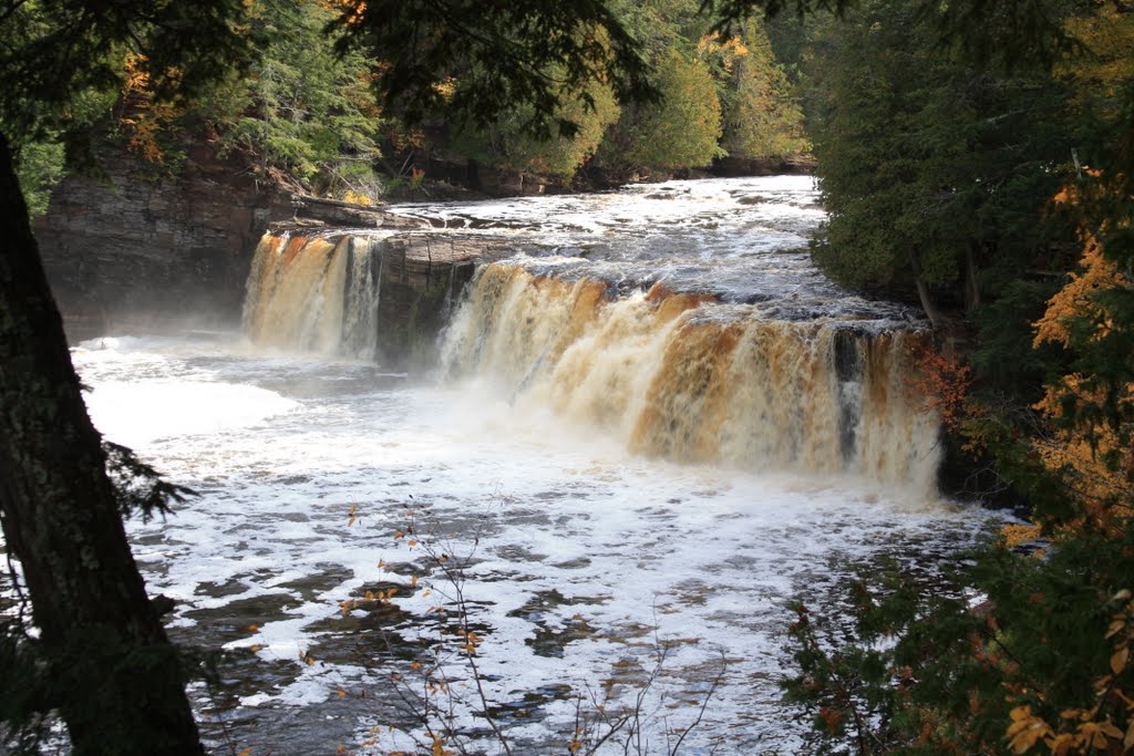 Porcupine Mountains State Park by Guy Hutchison