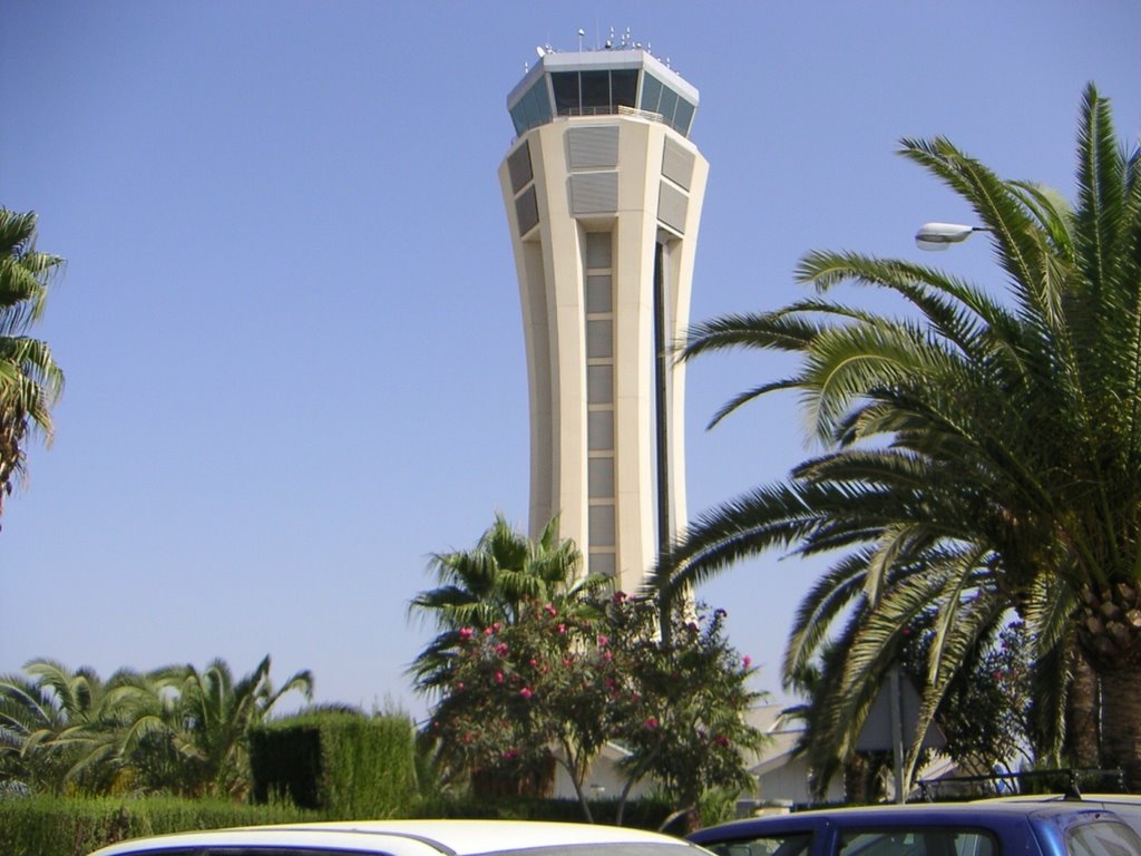 Torre aeropuerto by esteban_torremolinos