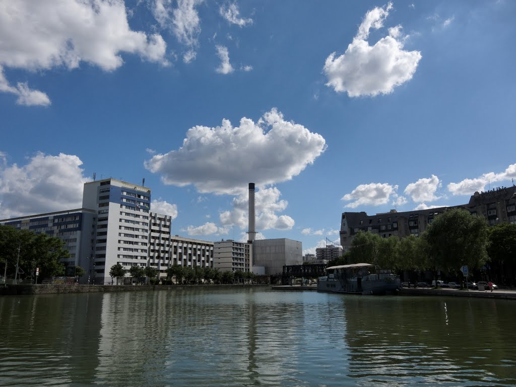 La rotonde de la Villette by Frédéric Prentout