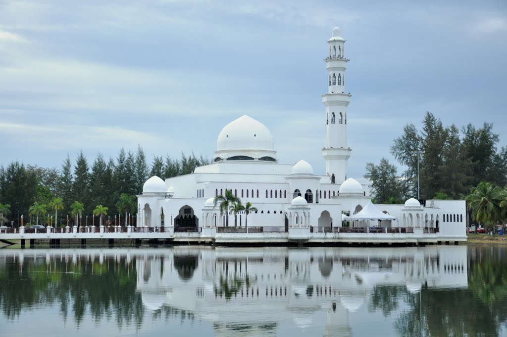 Masjid Terapung,Kuala Ibai by sarkirulhafizi