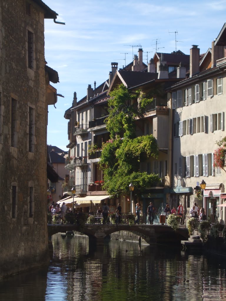 Canal et pont a Annecy by flyingpapou