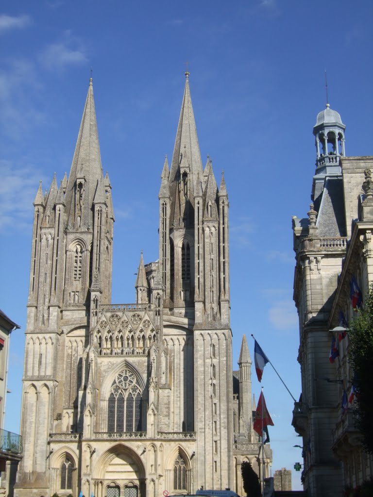 Cathedrale et mairie by flyingpapou