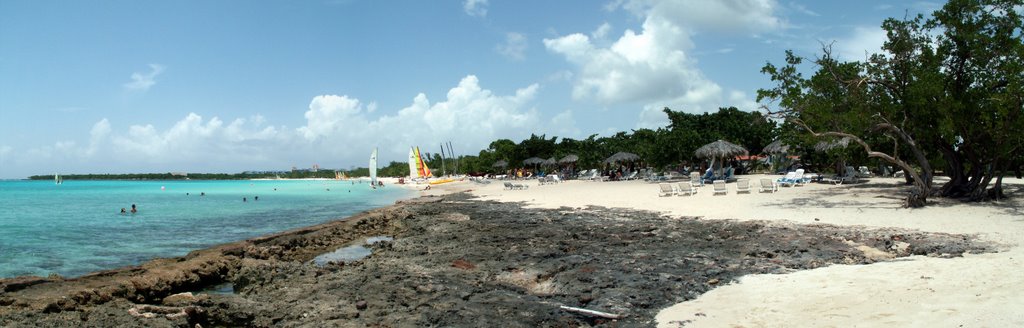 Playa Pesquero - July 2006 - Vue vers le nord-ouest by Guy Pisapia