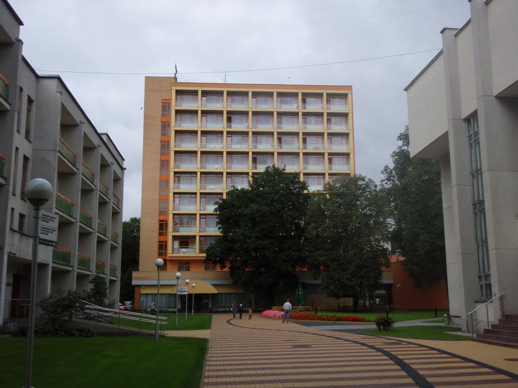 Главный корпус санатория "Беларусь" / Main building of the sanatorium "Belarus" by imants260