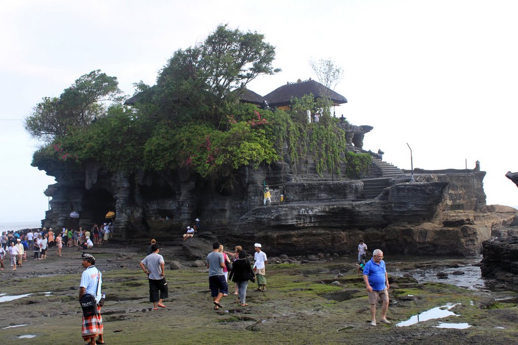 Tanah Lot by donabella