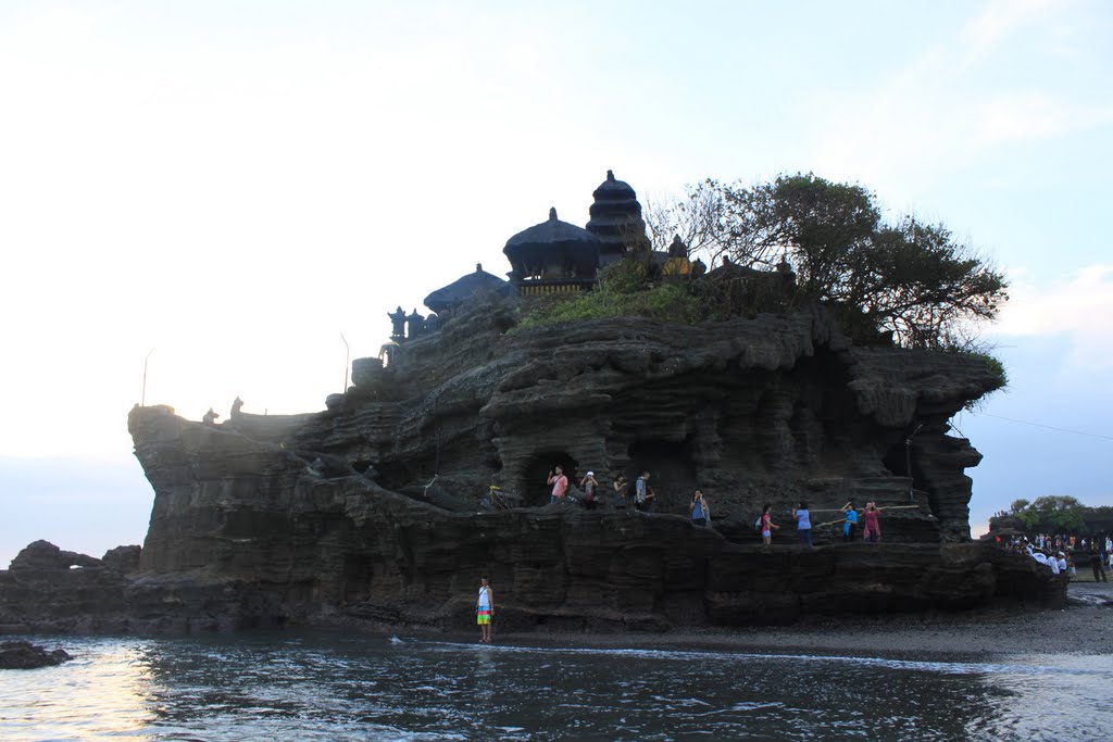 Tanah Lot by donabella