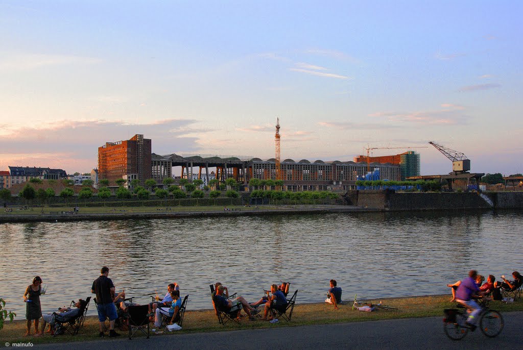 Last Sun Rays on the Construction Site of the ECB 2010 by mainufo