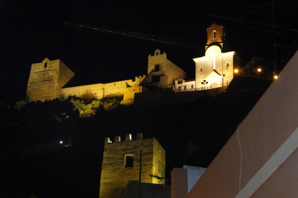 El Castillo de Cullera de noche by juraimon