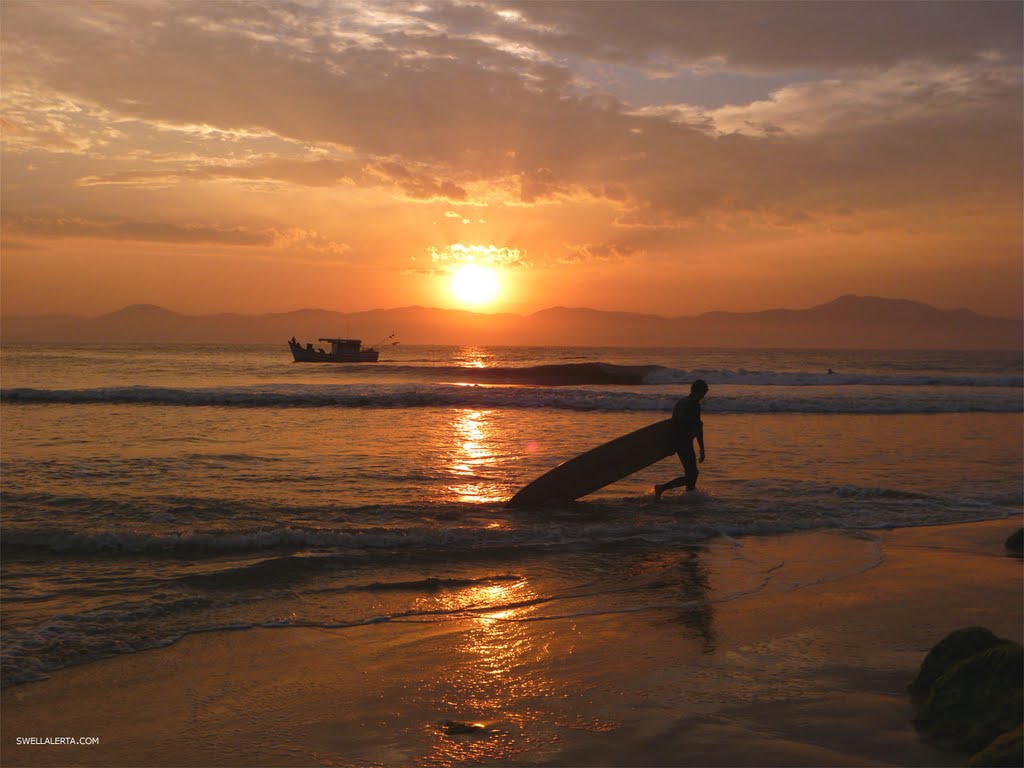 Sun, boat, wave and surfer by Guruba