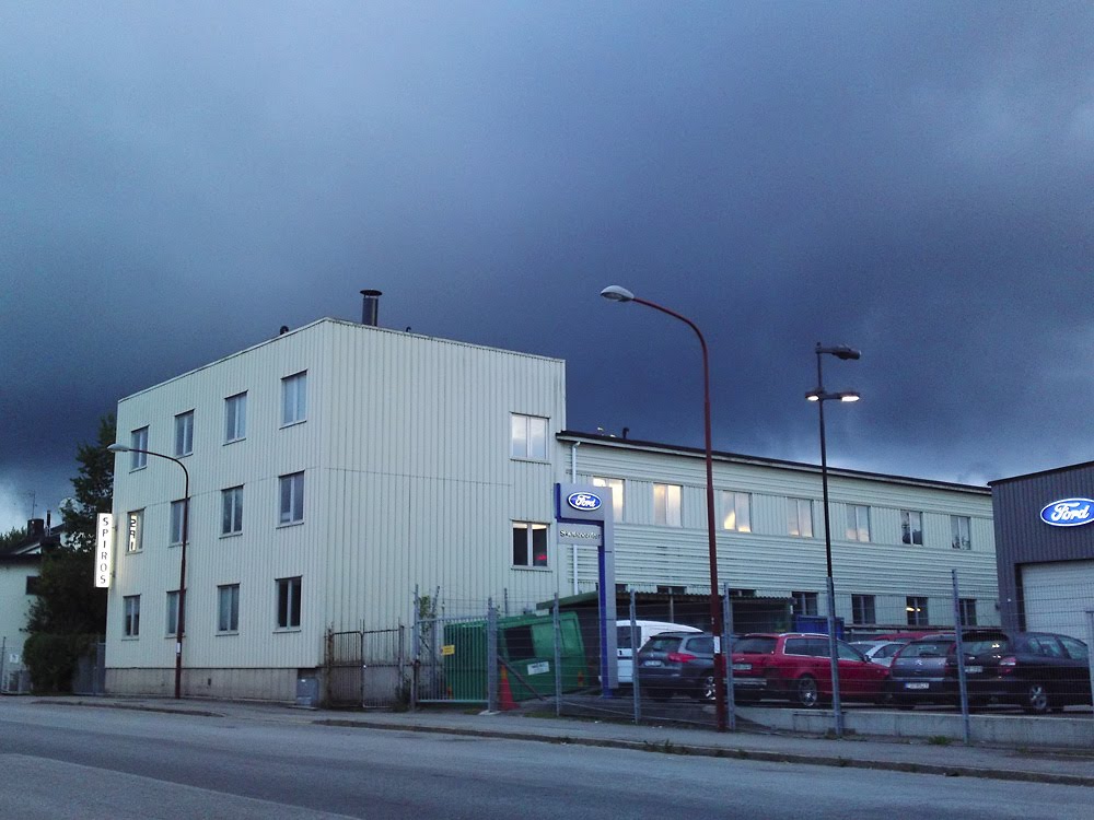 Dark clouds over Spiros' building by Explorer Björn