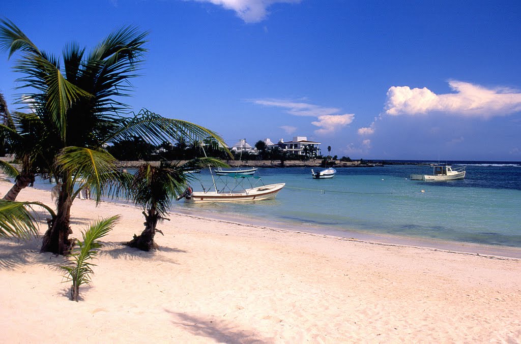 AKUMAL, RIVIERA MAYA. MEXICO by Antonio Cristerna