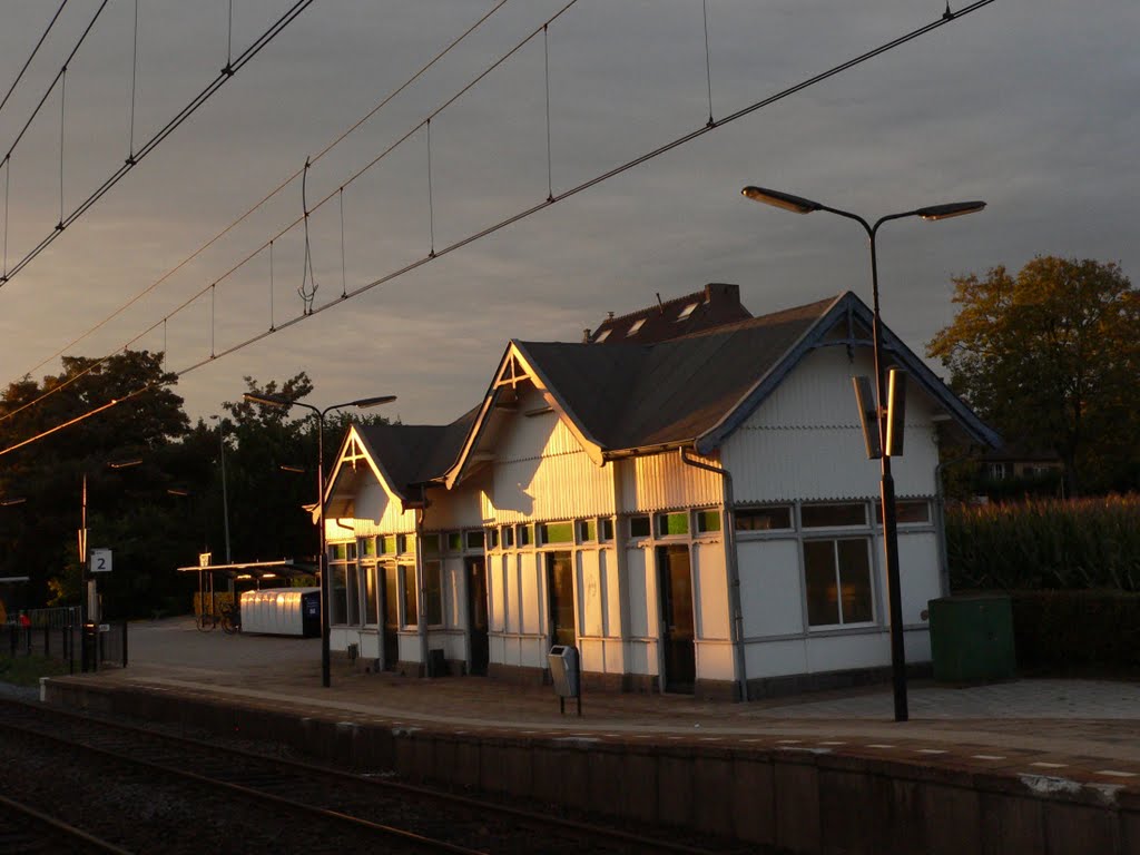 HOUTHEM ST GERLACH HBF .. abendstimmung by walterskrutser