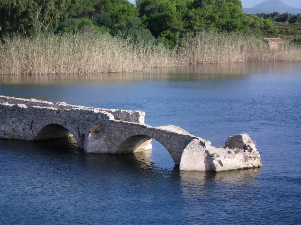 Ponte romano by Giovanni Saiu