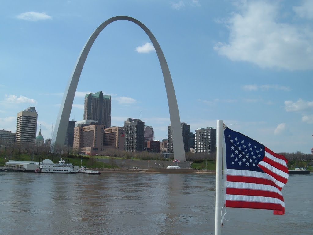 Apr 2007 - St. Louis, Missouri. The Arch and The Flag. by BRIAN ZINNEL