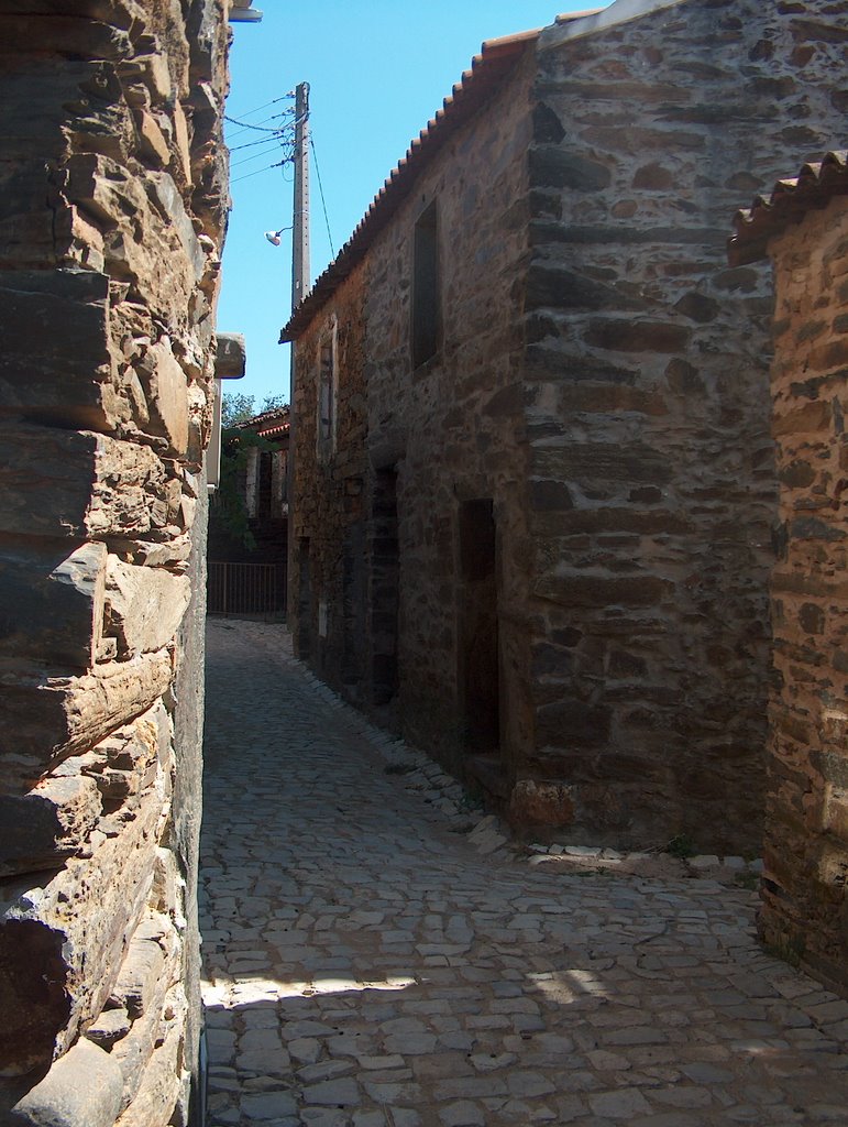 Aldeia da Oliveiras-Casas de Xisto(2007) by Nuno Bray