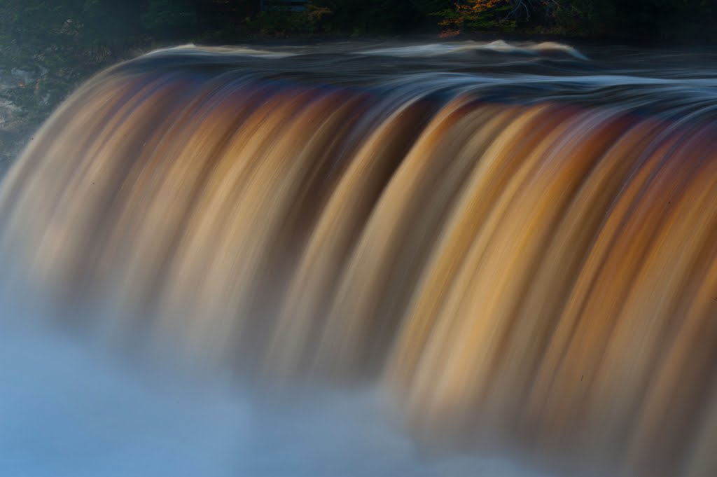 Tahquamenon Falls by Pavan Karra