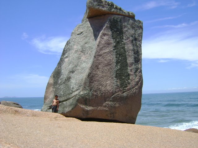 Pedra do frade em laguna, um absurdo de bom by loureni matos ramos