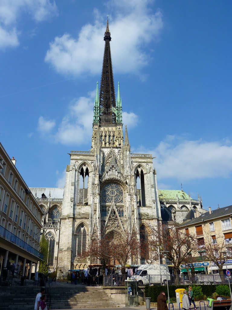 Le bras sud du transept et le portail de la Calende by églises & clochers b…