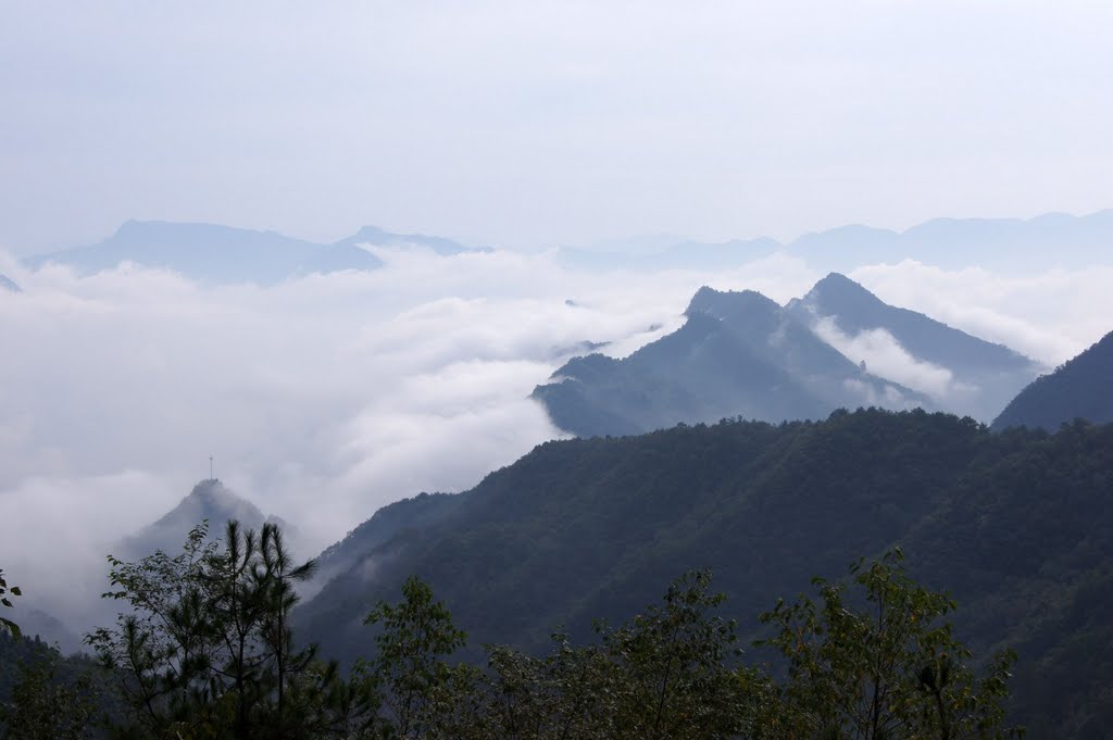 Xingshan, Yichang, Hubei, China by 拍照片只发往谷歌