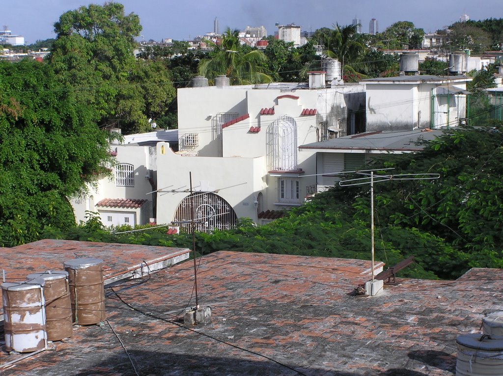 Vista de Balcon, Casa en 19 entre 34 y 36 by Robert Lam