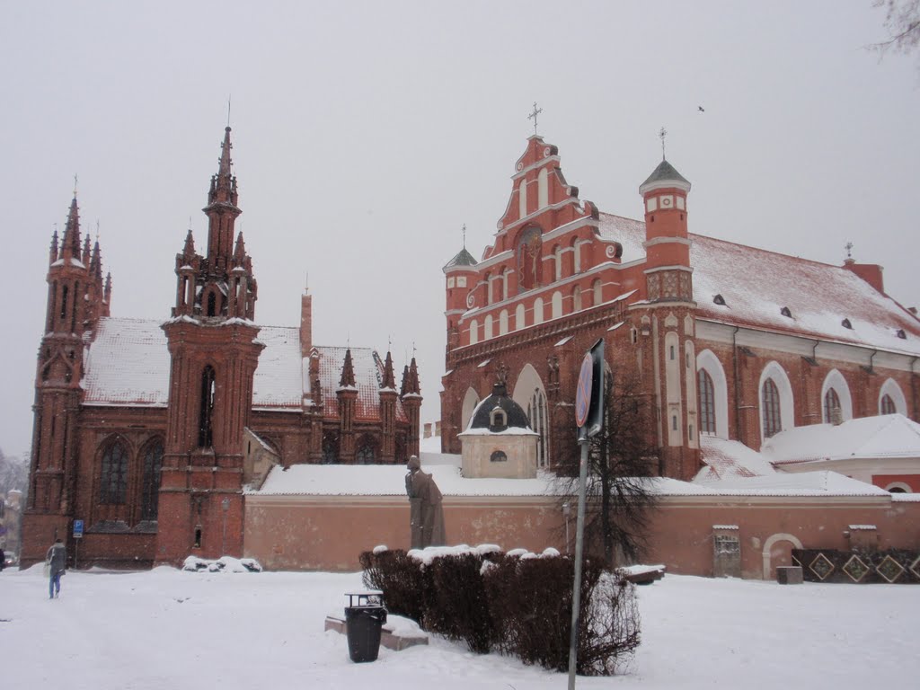 Šv. Onos bažnyčia/St. Anne Church, Vilnius, Lithuania (January 2010) by orientmystique