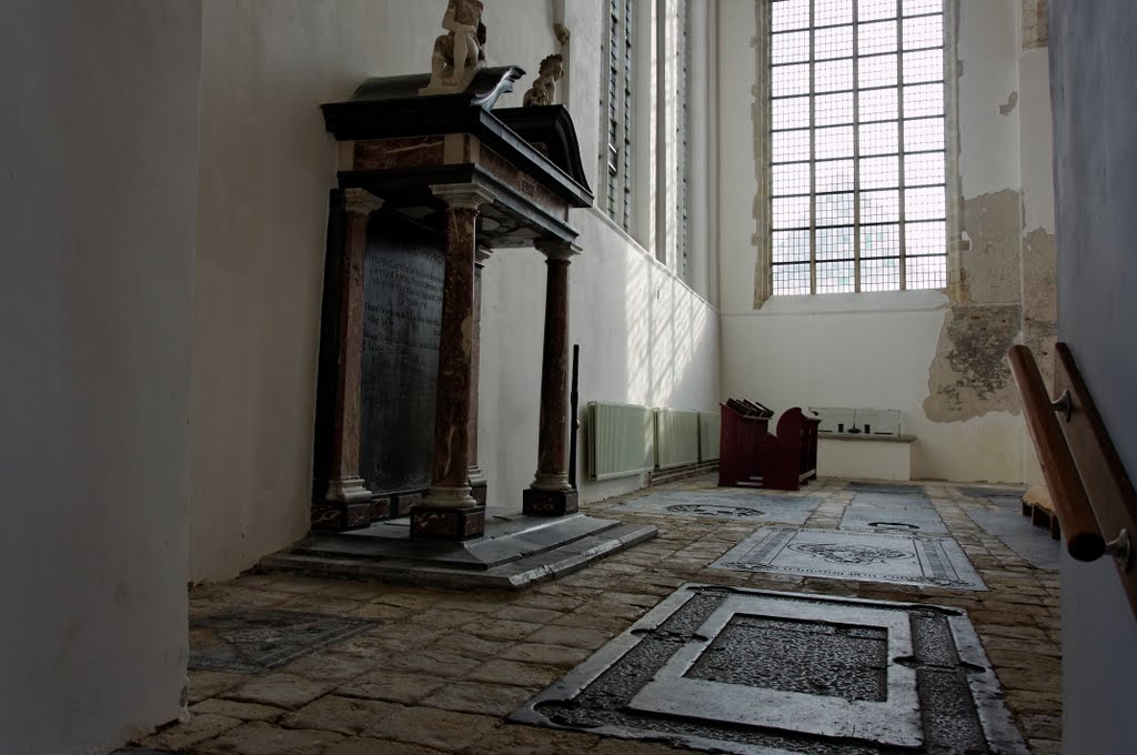 Interieur Maartenskerk by Henk van de Poel