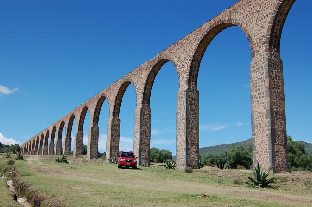 Acueducto Tembleque al norte by Jaime Santos P.