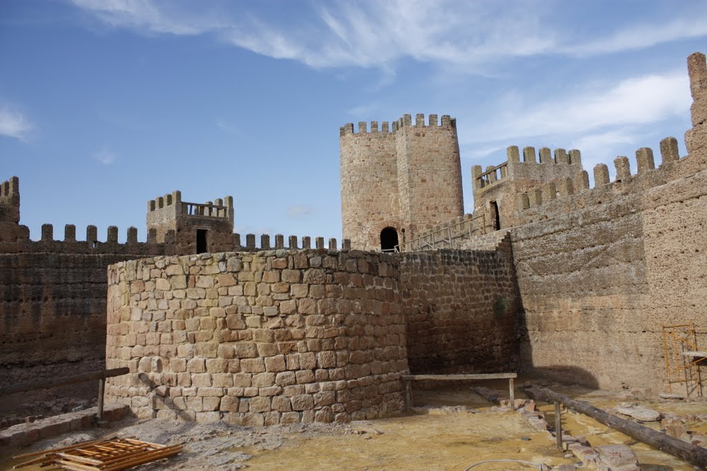 Torre mocha y torre del homenaje by Miguel Caballero Lar…