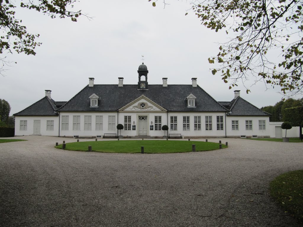 Gamle Holtegård - Rudersdal kommune by Benny Hansen - Haslev