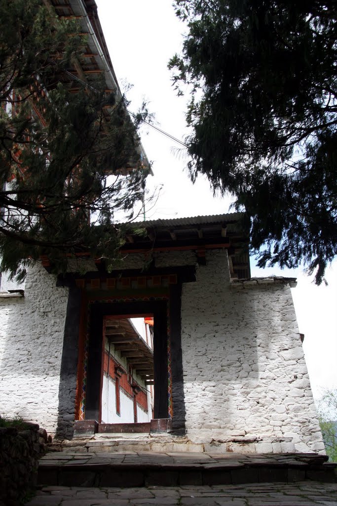 Jakar Dzong by suila