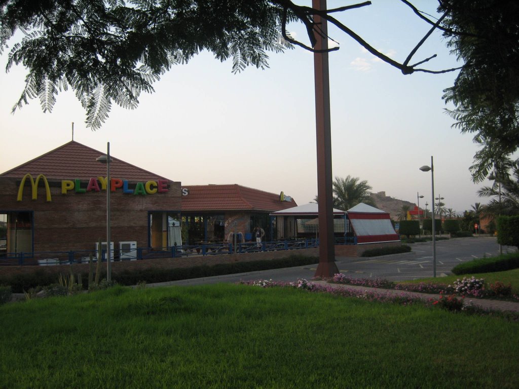 Marrakech - Mac Donalds by Jeremy Bourgouin