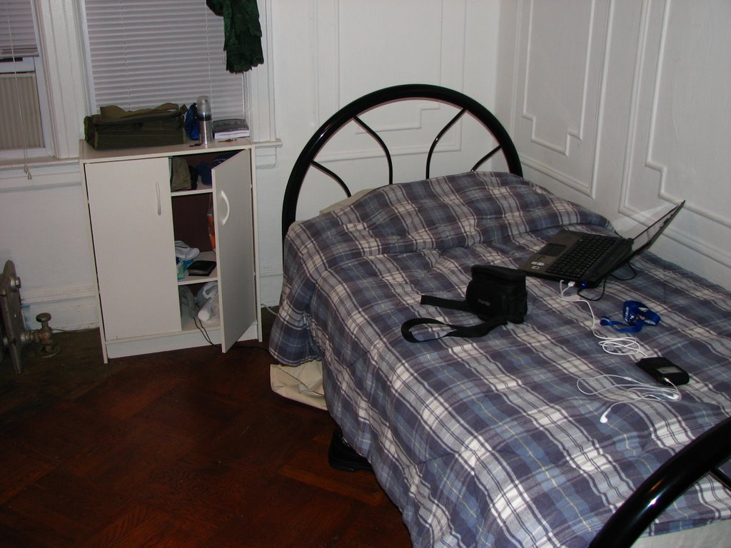 Meu quarto em NY.... Vou sentir saudades da comodidade da California... by popolin