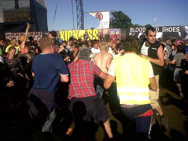 Moshpit at Reading 2010 by dwtheprof