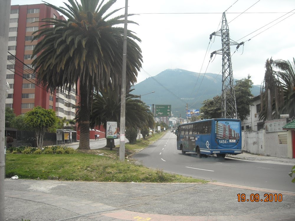 Quito streets by Fernando Aranda Frag…