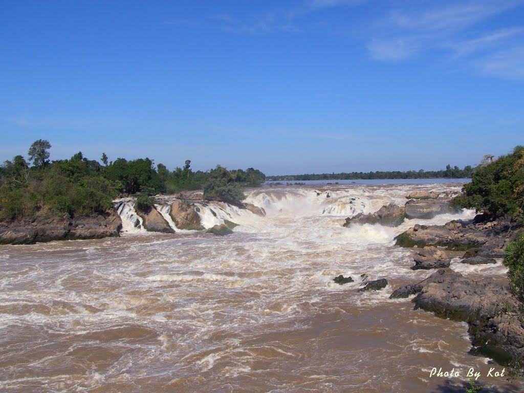 Khon Phapeng Waterfalls in Jumpasak Lao by Kot-Adventure