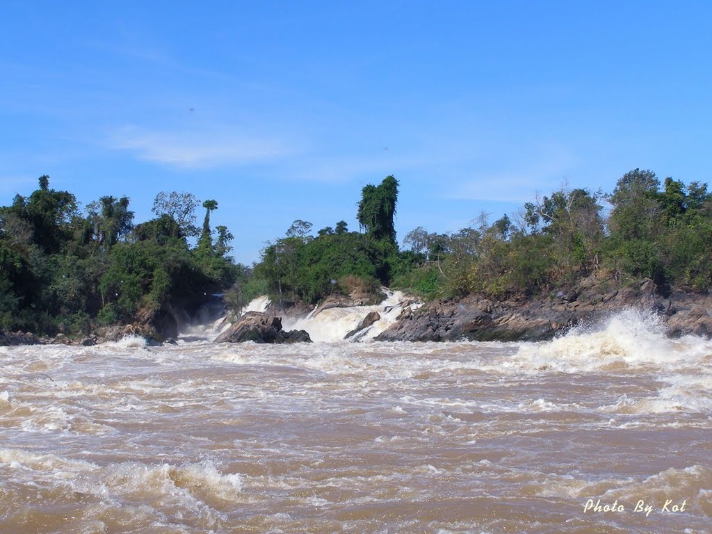 Khon Phapeng Waterfalls in Jumpasak Lao by Kot-Adventure