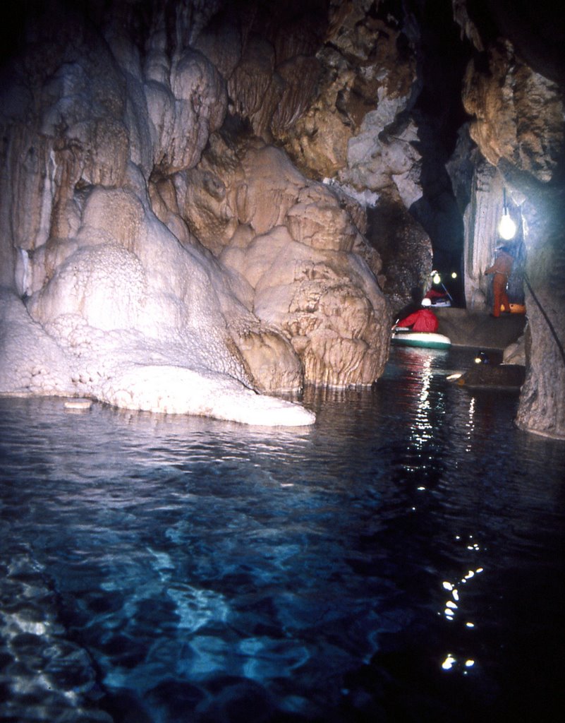 Καστριά. Σπήλαιο λιμνών-2 Kastria. Cave of lakes-2 by Alexis Gl.