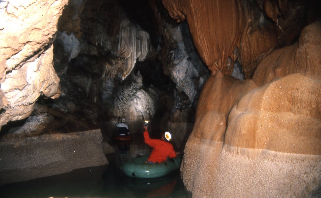 Καστριά. Σπήλαιο λιμνών-3 Kastria. Cave of lakes-3 by Alexis Gl.