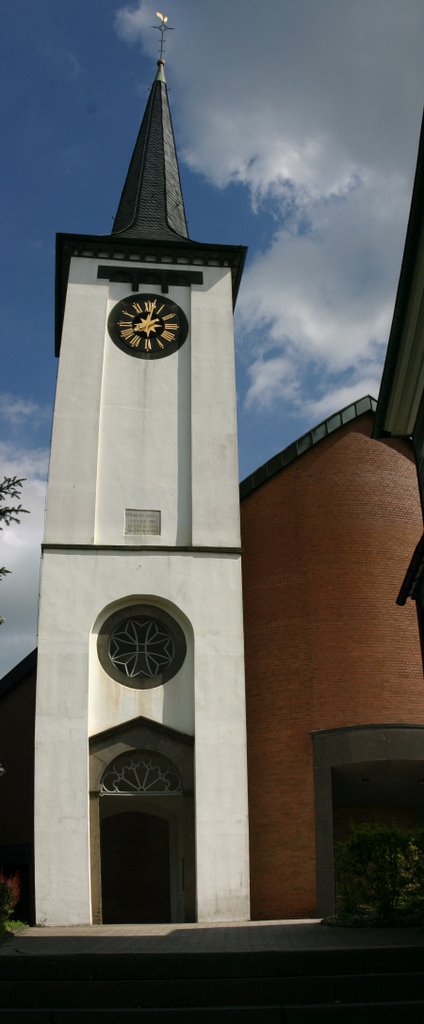 Katholische Kirche - Kölner Str. by pillboxs