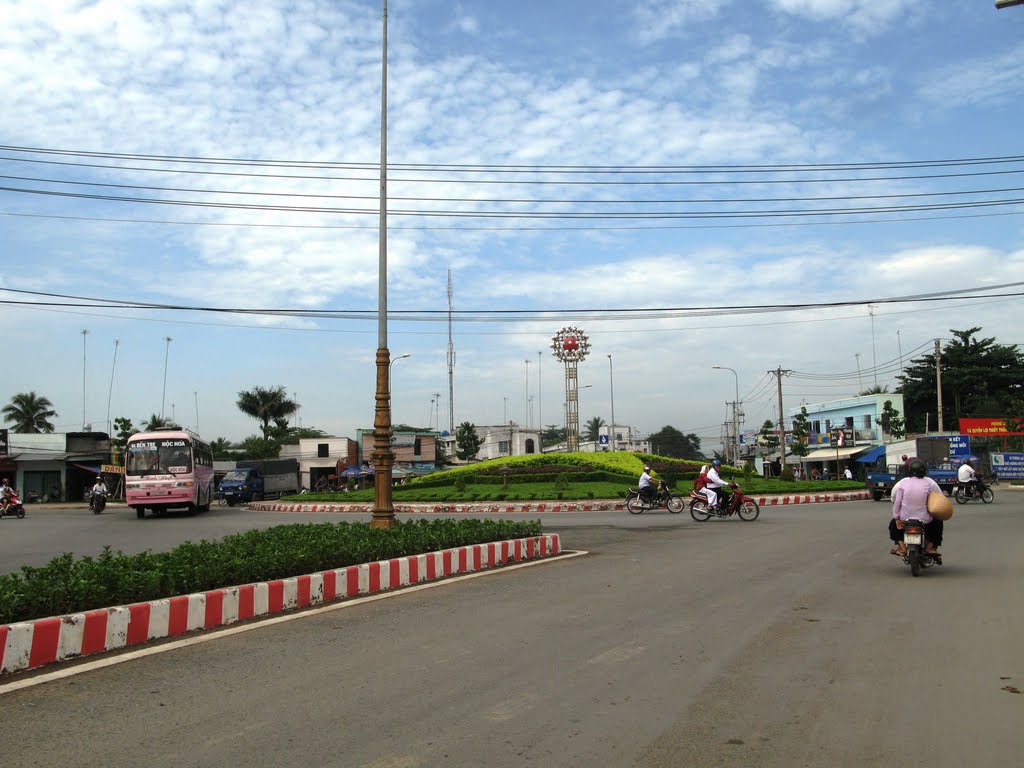 Vòng xoay ngã tư Phú Khương Bến Tre by Võ Hiếu Dân