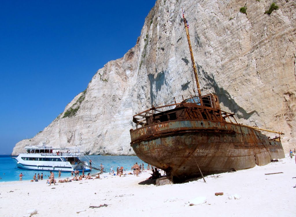 Zatoka Wraku / Shipwreck by Zdzislaw Szymański