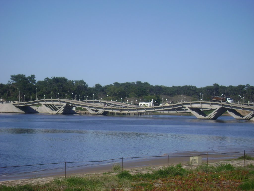 PUENTE PUNTA DEL ESTE by RODRIGO SAEZ